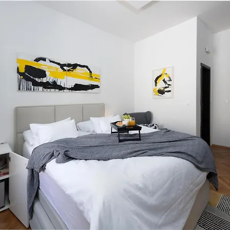 Apartamento Eden Old Town 2 *